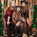 Leder, Nieten, Stars – Hoermanseder inszeniert Berliner Nacht