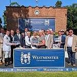 Tiffany triumphiert im Westminster 136. Großen Preis von Berlin